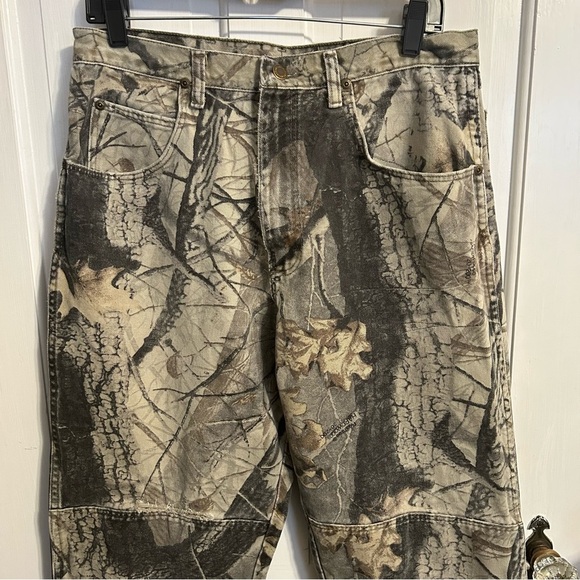 Wrangler Pants unisex size 18 Realtree Hardwoods Camo Double Knee Hunting woman' - Picture 2 of 8